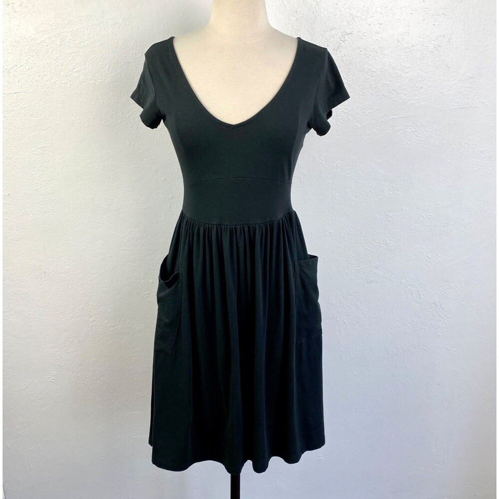 Love Hannah Women Black Dress XS Knit Deep V-Neck Short Cap Sleeves Pockets